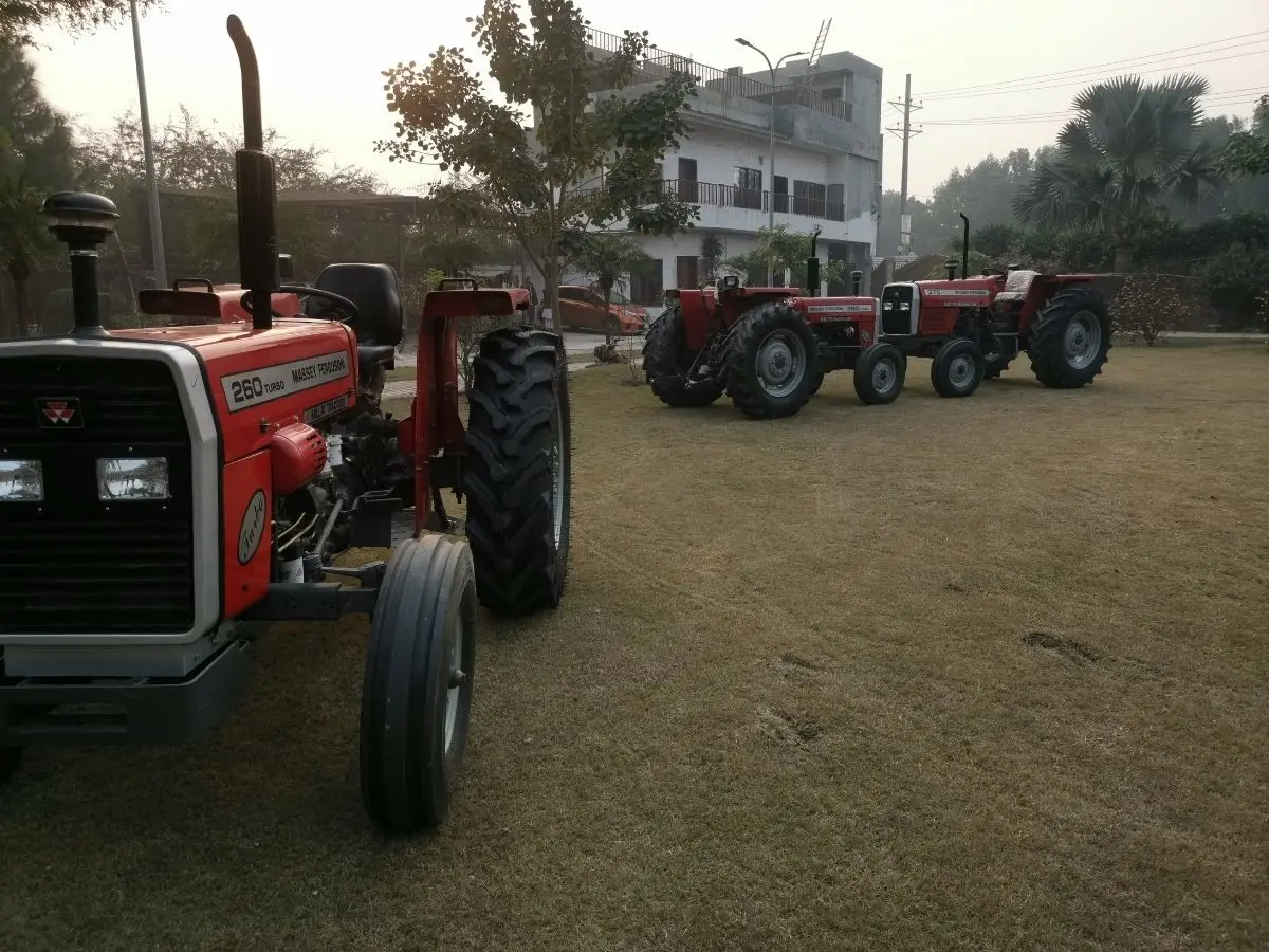 Powerful Massey Ferguson tractor MF 260 2WD 60 HP built for Long Hour Usage and Farm Transport for Export to African Countries